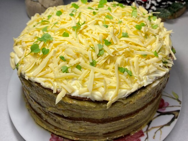 Приготовьте нежный и сытный печеночный торт с грибами. Подробный рецепт