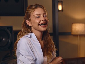 Тина Кароль, Ефросинина, Соловий и другие поддержали Елену Тополю, чьи интимные видео слили в сеть