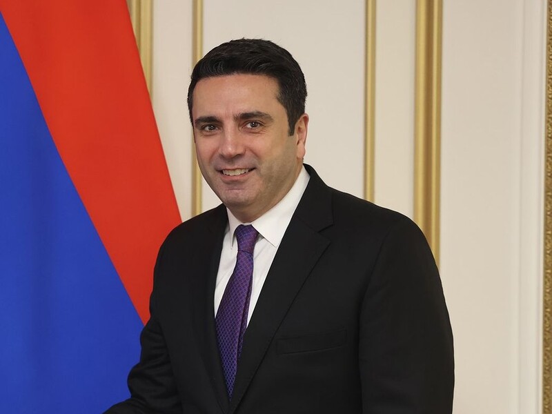 Спикер парламента Армении назвал пропагандистов РФ Соловьева и Дугина "... на палочке"