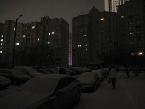 На левом берегу Киева после обстрела перебои со светом и водоснабжением. В Днепровском районе возник пожар