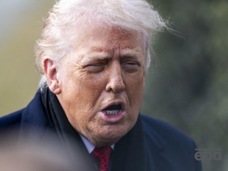 Трамп про Макрона: Якщо він поводитиметься вперто, я введу 200-відсоткове мито на його вина й шампанське