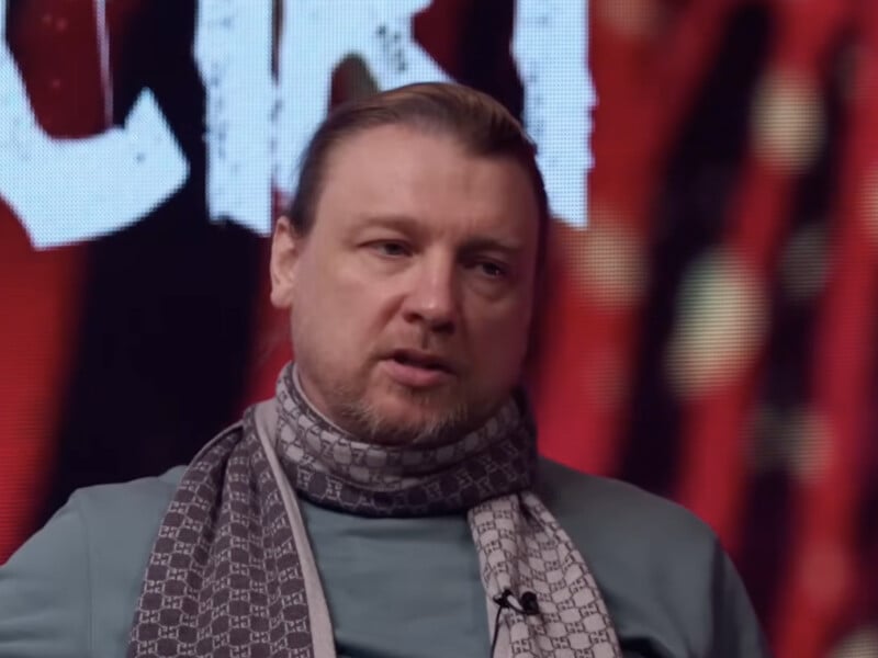 Дії скандального ведучого Петрова, якого звільнили із кладовища, розслідують як держзраду – документ