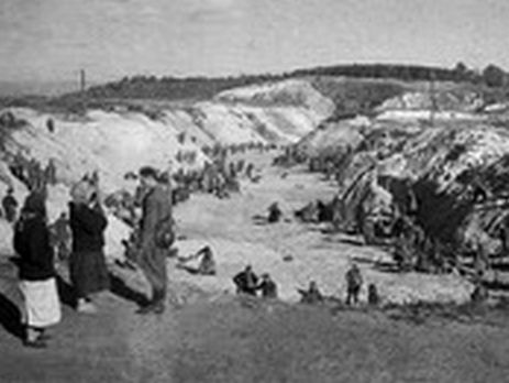 Киевлянка Хорошунова в дневнике 1943 года: Таню и Шурку вчера вывезли в Бабий Яр. Степан говорит, что они расстреляны