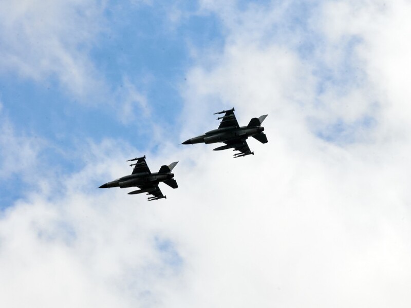 "F-16 точно відпрацює шість-сім цілей". Український льотчик порівняв винищувачі виробництва США й РФ