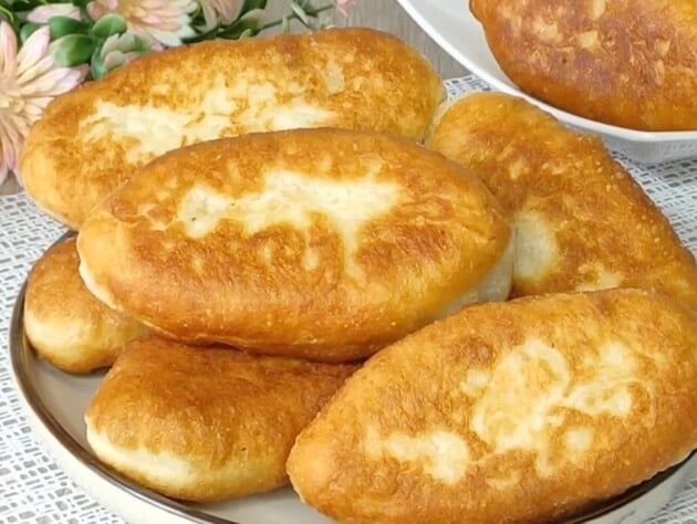Нажарьте мягких и пышных пирожков из этого теста – и аромат будет невероятный. Рецепт