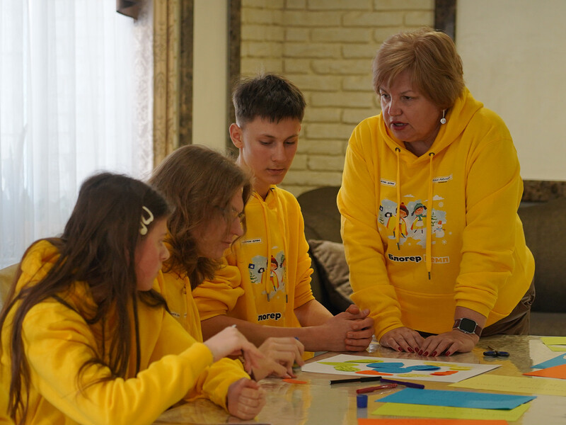 Психологи у "Блогер Кемпі" допомагають відновлюватися дітям, які постраждали від війни