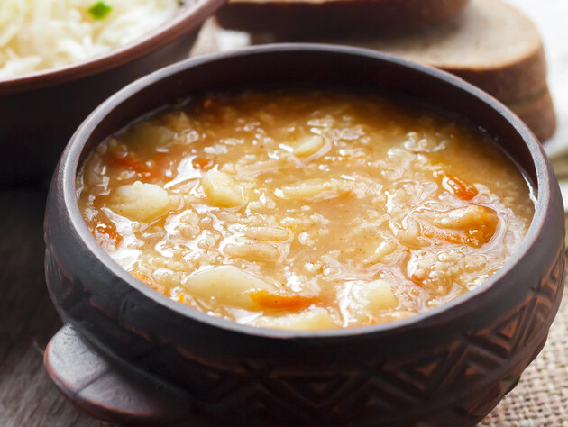 Капусняк за цим рецептом гарантовано вийде наваристим і смачним. Швидкий варіант приготування