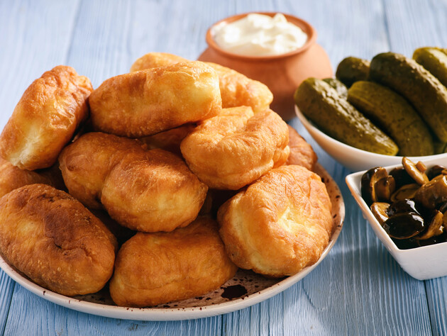 Найпростіший рецепт універсального тіста – додайте це до води, щоб пиріжки вийшли дуже пухкими