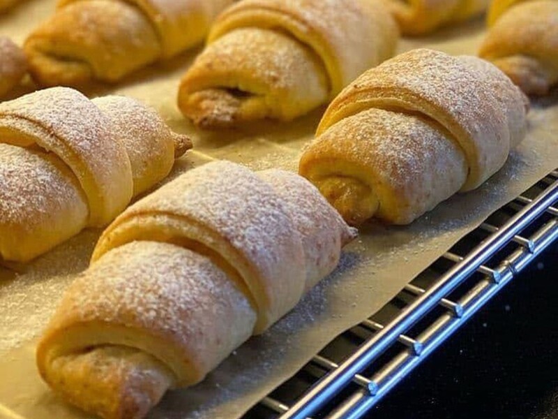 Смешайте это с маслом – и получатся божественные рогалики к чаю. Рецепт изумительного теста