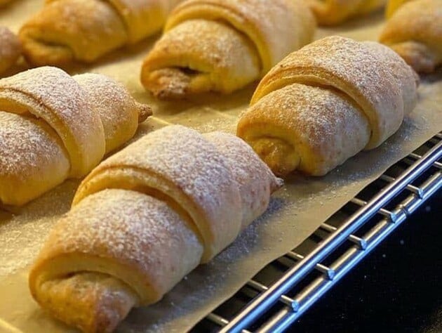 Смешайте это с маслом – и получатся божественные рогалики к чаю. Рецепт изумительного теста