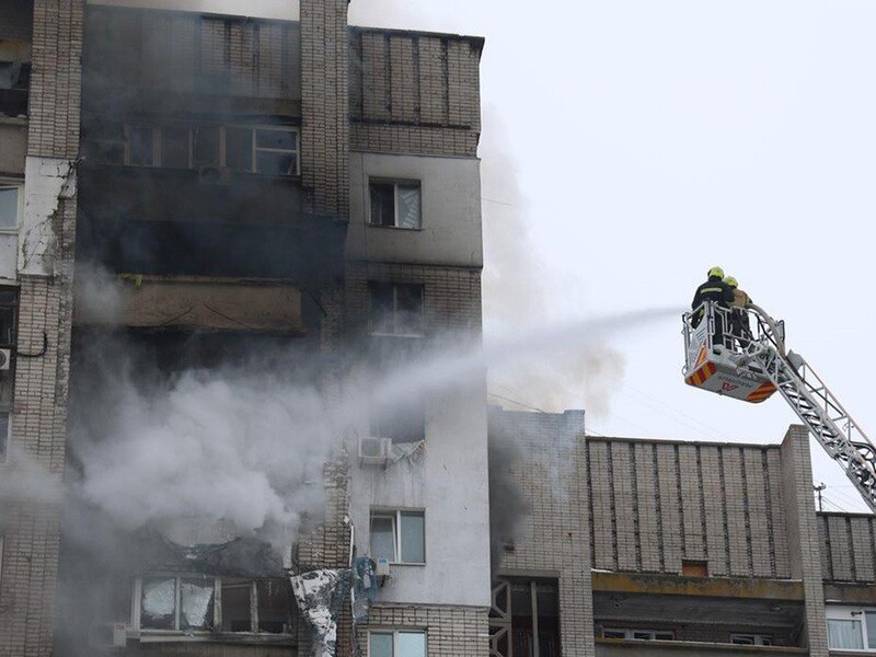 "Терор у День соборності". Росіяни вдарили по житловій багатоповерхівці у Дніпрі