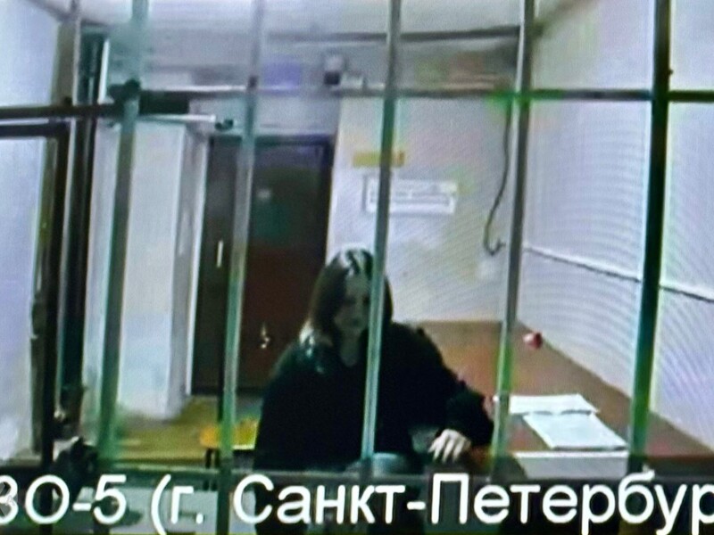 Російську школярку засудили до чотирьох років колонії за фото лідерів РДК