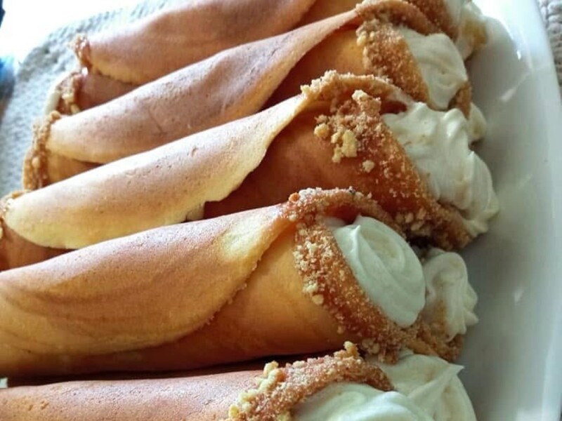 Приготовьте вафельные трубочки на сковороде. Рецепт теста и крема