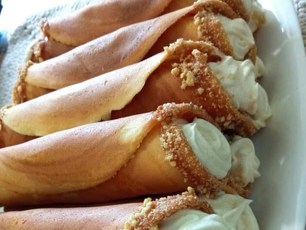 Приготовьте вафельные трубочки на сковороде. Рецепт теста и крема