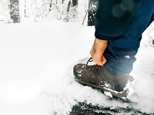 Это стоит копейки, а работает эффективно. Три способа защитить ноги от холода и влаги