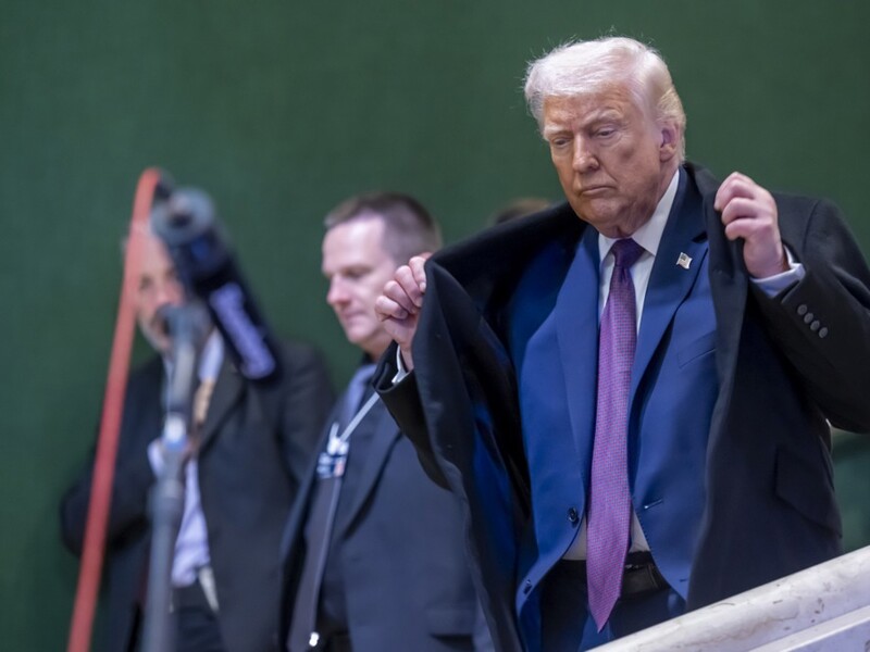 Что случилось с левой рукой Трампа? СМИ обсуждают огромный синяк