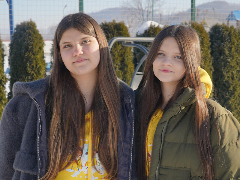 "Ви робите дітей щасливими." Сестри з Луганської області стали учасницями "Блогер Кемпу"