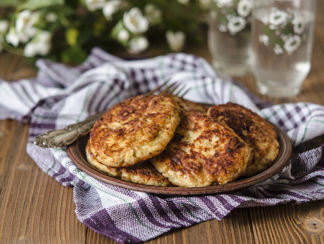 Дуже соковиті, ніжні і смачні курячі котлети. Рецепт без яєць