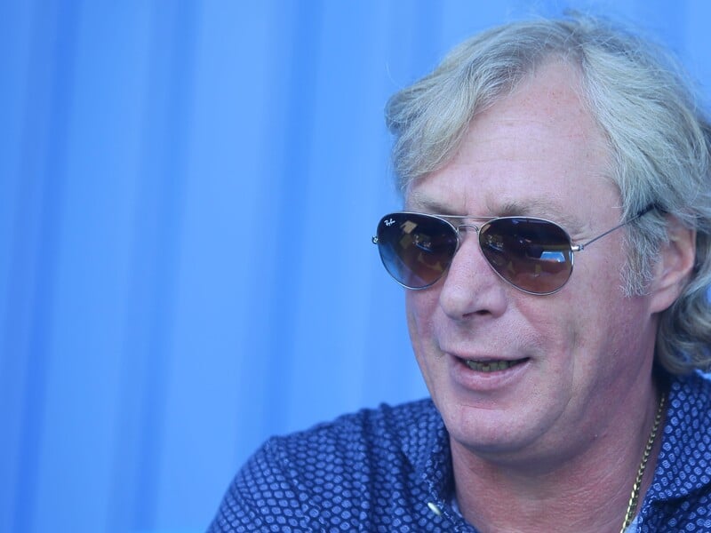 "За грудки его взял". Экс-тренер "Динамо" заверил, что не бил сантехника, но говорил с ним "как с мужчиной" 