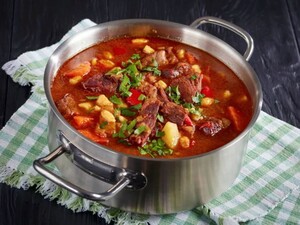 Приготовьте зимой сытный и ароматный закарпатский бограч. Рецепт