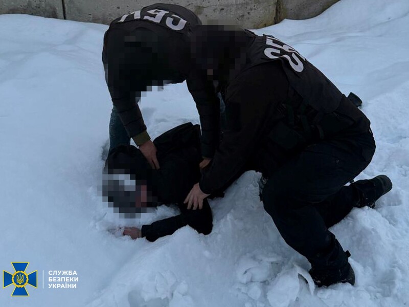 На території аеропорту у Львові затримали закарпатця, підозрюваного в розвідці наслідків удару "Орєшніка"