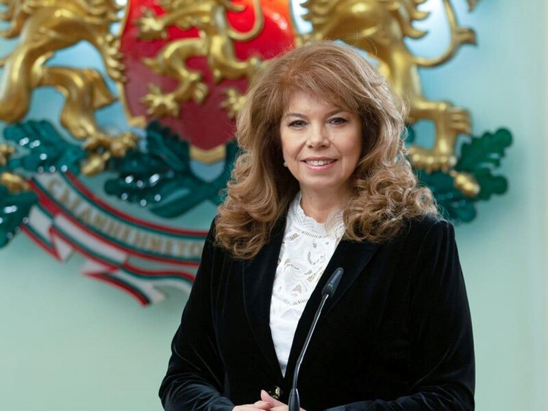 Болгарію вперше очолила жінка. Суд прийняв відставку Радева