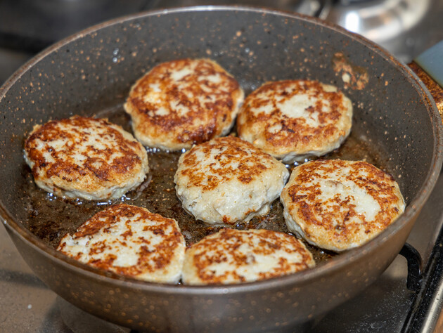 Просто добавьте это в фарш – и котлеты получатся как никогда сочными. Оригинальный рецепт