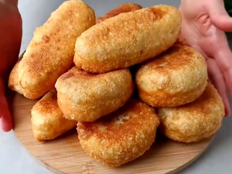 Добавьте это в миску – и жареные пирожки будут пышные и хрустящие. Рецепт теста для любой начинки