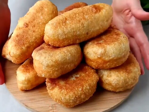 Соедините это с мукой – и жареные пирожки будут пышные и хрустящие. Рецепт универсального теста