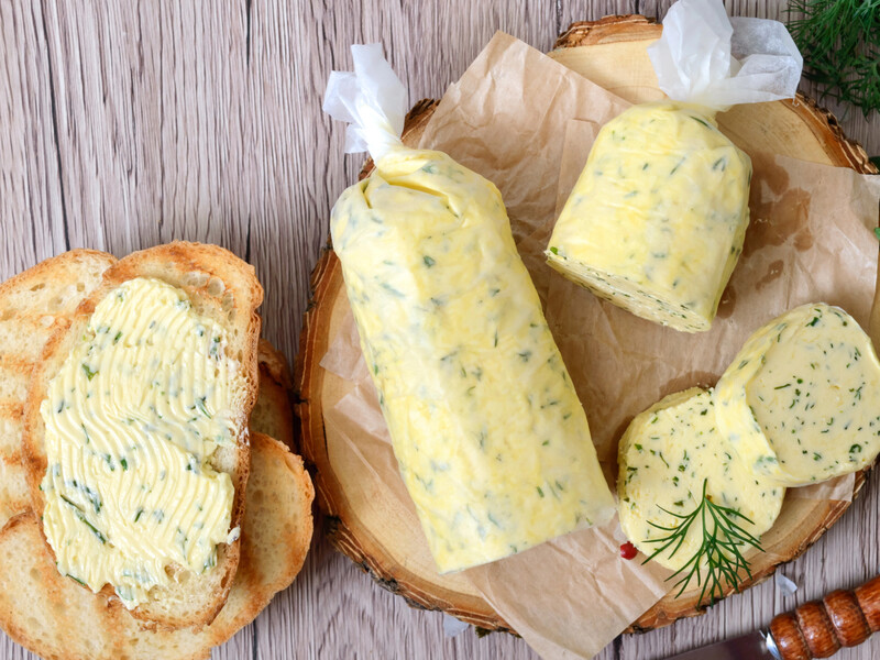 Смешайте с этим селедку, плавленый сыр – и получите самую вкусную намазку за несколько минут. Рецепт