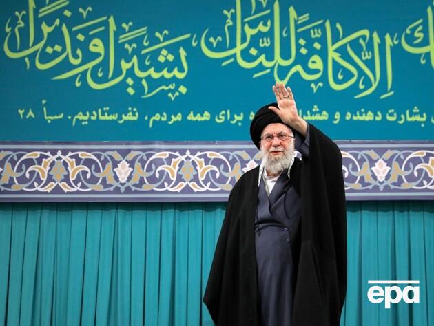 Аятола Хаменеї на тлі ймовірного удару США переїхав у бункер – ЗМІ