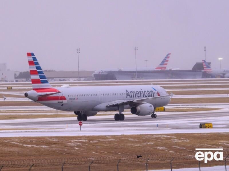 В США отменили рекордное количество авиарейсов из-за снега и мороза