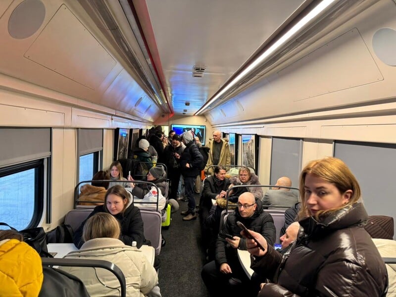 УЗ розгорнула перший "пункт незламності" в Польщі. Фото