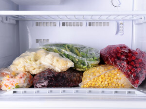 Во время размораживания сделайте это – и ягоды или овощи будут как свежие. Проверенный способ