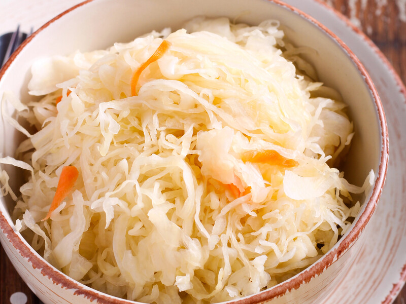 Заквасьте капусту по-новому – и не пожалеете. Секрет изумительного послевкусия – в медовом маринаде