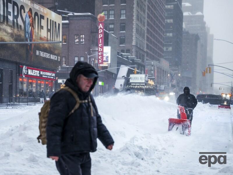 Зимовий шторм у США. Місцями випало понад 30 см снігу, загинуло 11 людей
