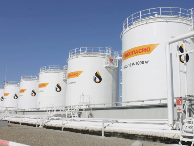 Переробляє понад 4 млн тонн нафти на рік. Генштаб підтвердив ураження НПЗ у Росії й не тільки