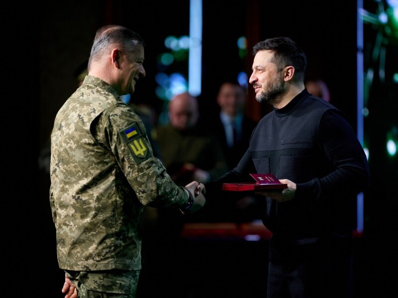 "Его успех – это наш успех". Зеленский вручил орден Олегу Ляшко