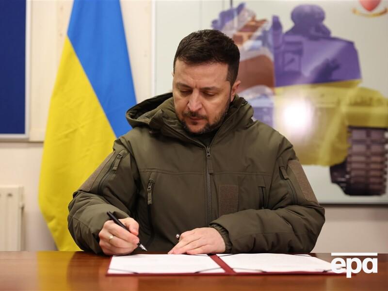 Зеленський підписав закони про продовження воєнного стану й мобілізації