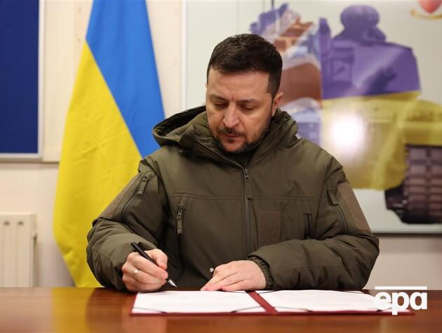 Зеленський підписав закони про продовження воєнного стану й мобілізації