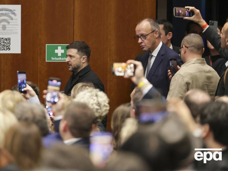 Женщина, арестованная в ФРГ за шпионаж в пользу РФ, появлялась рядом с Зеленским и Мерцем – Bild