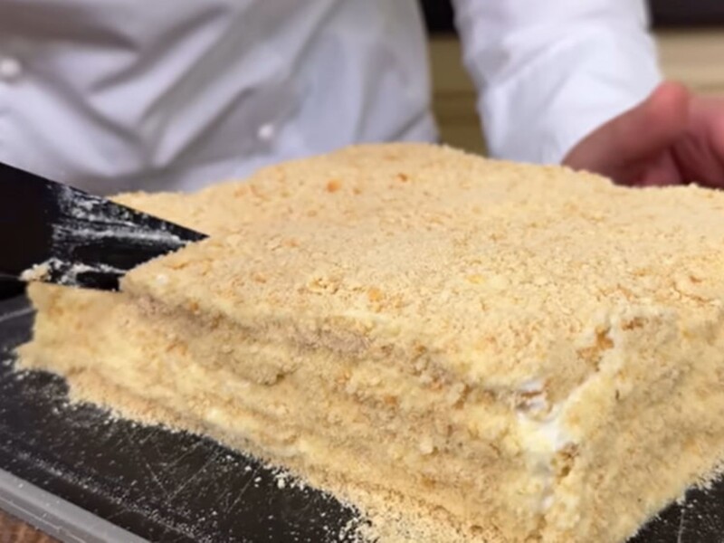 Приготовьте праздничный торт без духовки и миксера. Рецепт крема из трех простых продуктов