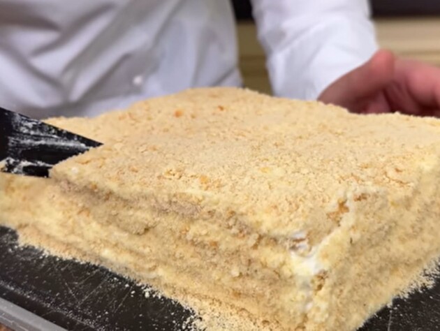 Приготовьте праздничный торт без духовки и миксера. Рецепт крема из трех простых продуктов