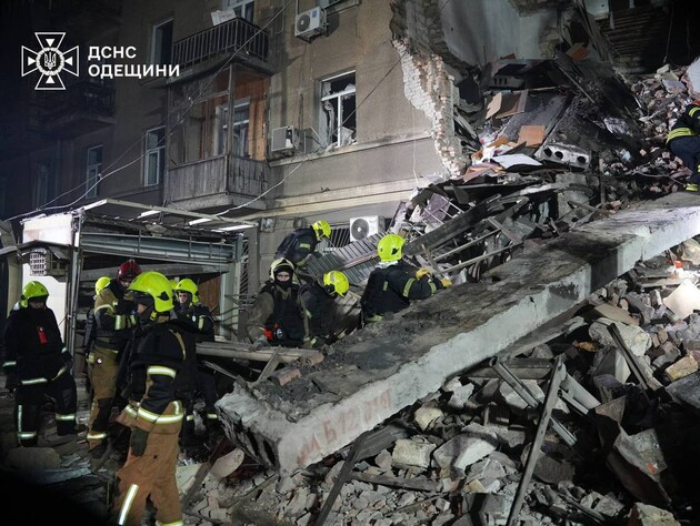 РФ масовано вдарила дронами по Одесі. Десятки постраждалих, під завалами шукають людей