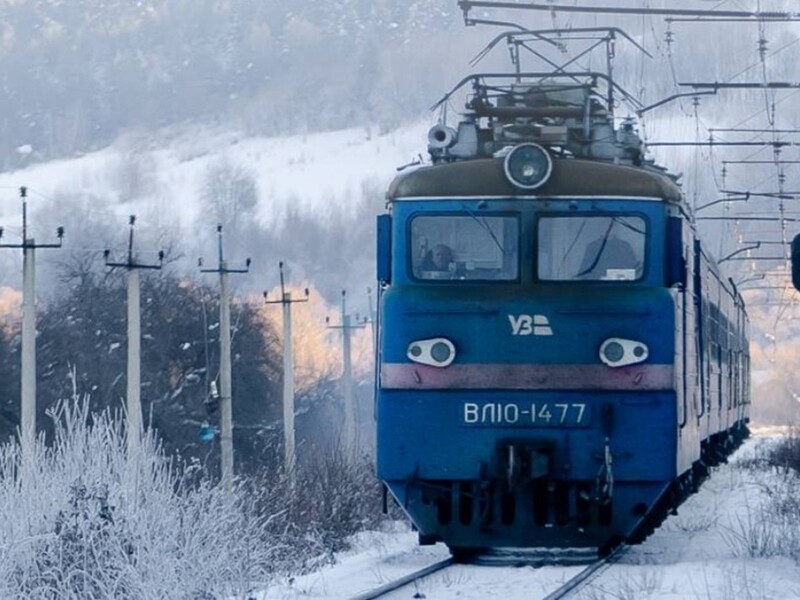 "Укрзалізниця" повідомила про масові проблеми з рухом поїздів. Що відбувається
