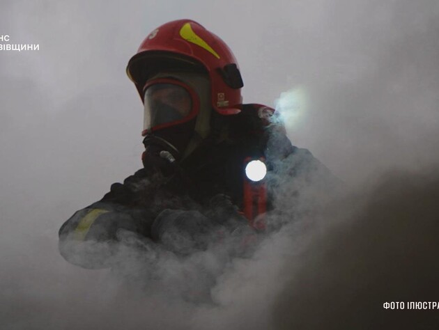 Після удару РФ у Бродах Львівської області – задимлення. Школи закрили
