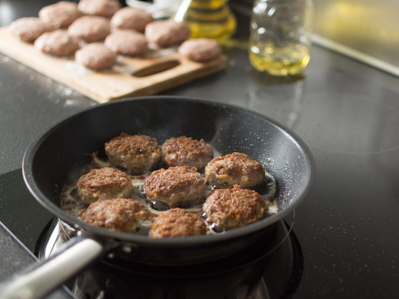 Смажені котлети завжди будуть ідеальними й не розваляться, якщо запам'ятаєте ці три правила