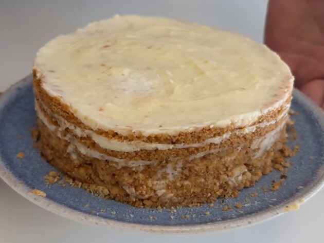 Цей неймовірно ніжний торт готується за 20 хвилин на сковородці без світла і духовки. Рецепт