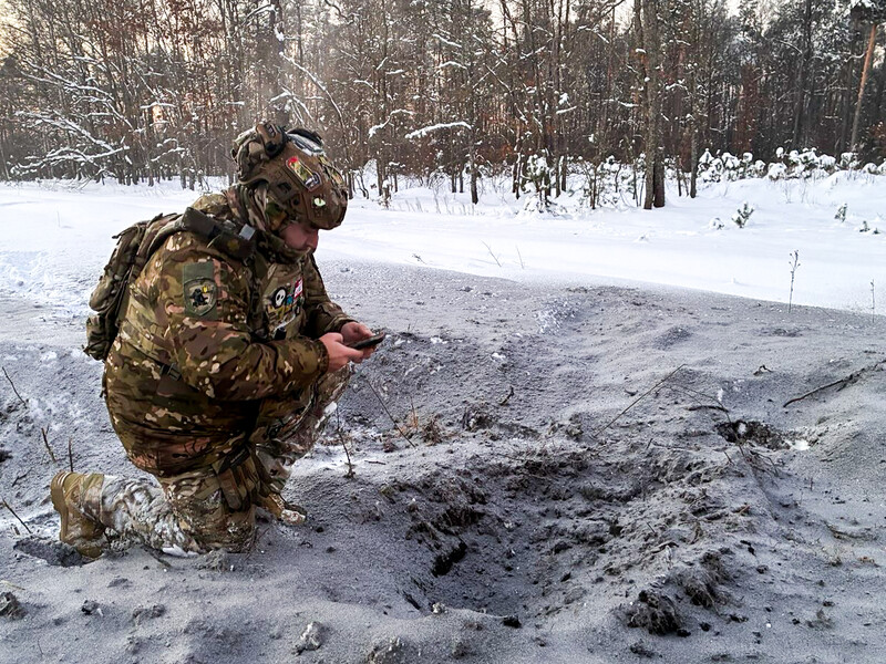 Россияне дистанционно минируют территории, сбрасывая взрывчатку в мешках – Сумская ОВА