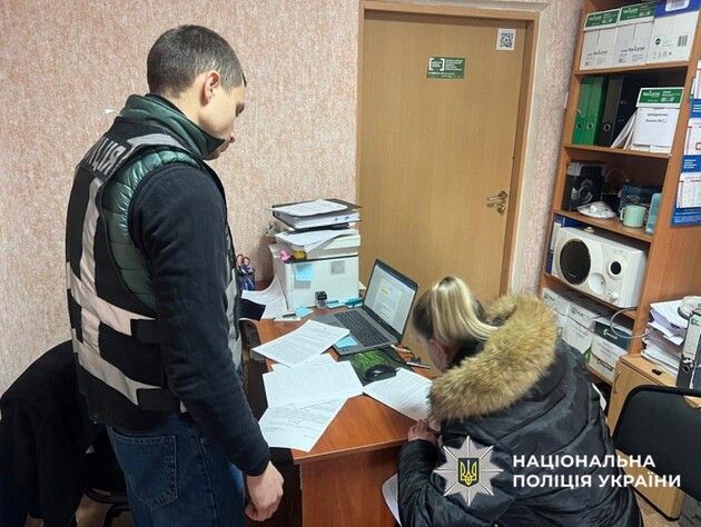 Спал в туалете. Киевлянку подозревают в пытках своего девятилетнего сына